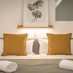 Spacious Apartment In Hemholtzkiez Prenzlauer Berg For 8 People Hiddenseer